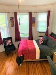 PRIVATE ROOM – AVAILABLE NOW