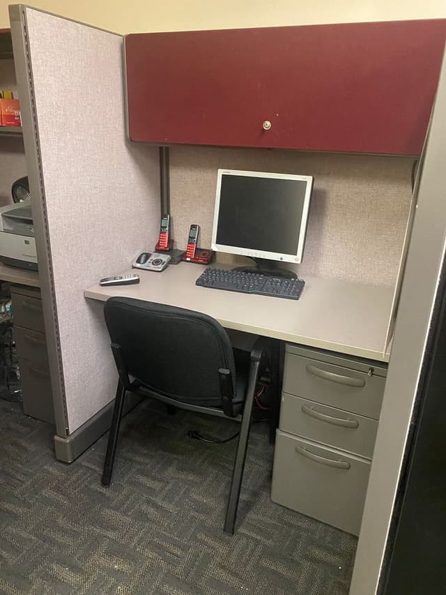 Office Cubicle Workstation Furniture with Desk, Drawers and Overhead Cabinet