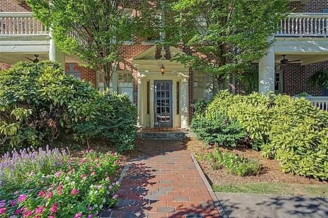 : Beautiful 2-Bedroom Condo for Sale in Buckhead, Atlanta